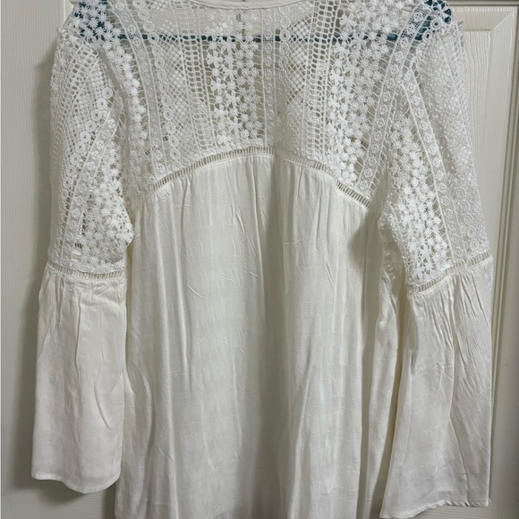 Elegant White Lace Women's Top - Picture 2 of 4